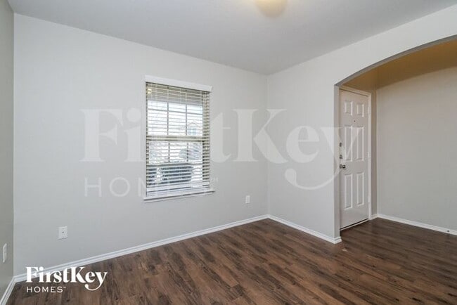 Building Photo - 309 Plum Dr