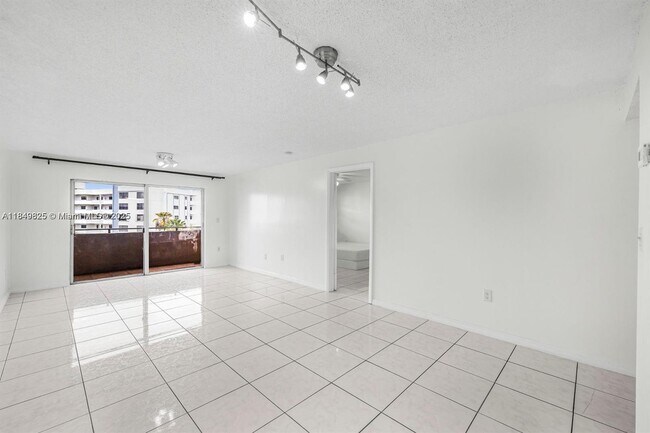 Building Photo - 18001 N Bay Rd