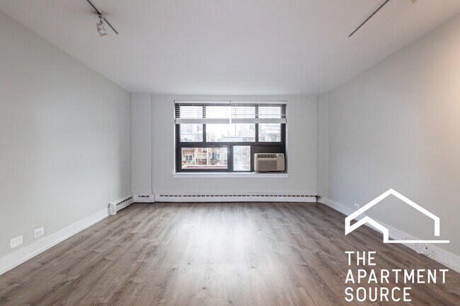 Building Photo - 445 W Wellington Ave