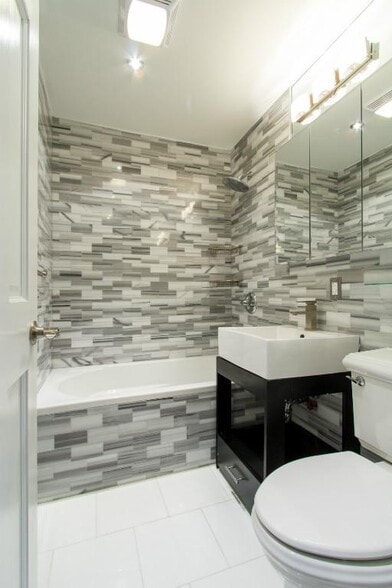 Building Photo - 326 E 100th St