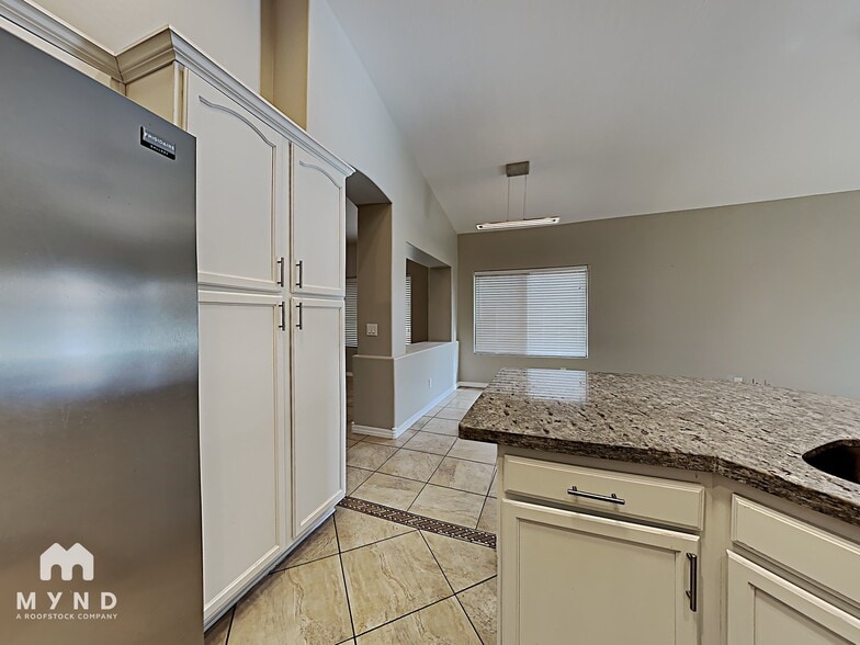 Building Photo - 1865 E Chilton Dr