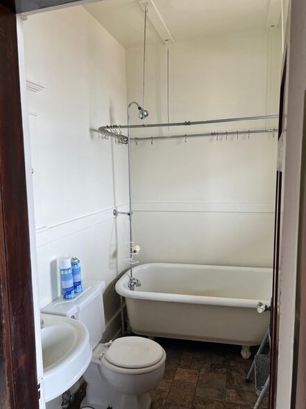 Building Photo - 632 W Quartz St