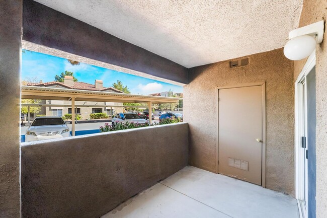 Building Photo - Amazing Remodeled Condo in guard gated Sed...