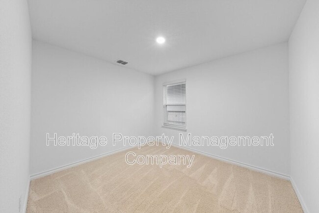 Building Photo - 817 Heartseed Ave