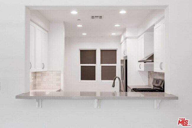 Building Photo - 7100 Playa Vista Dr