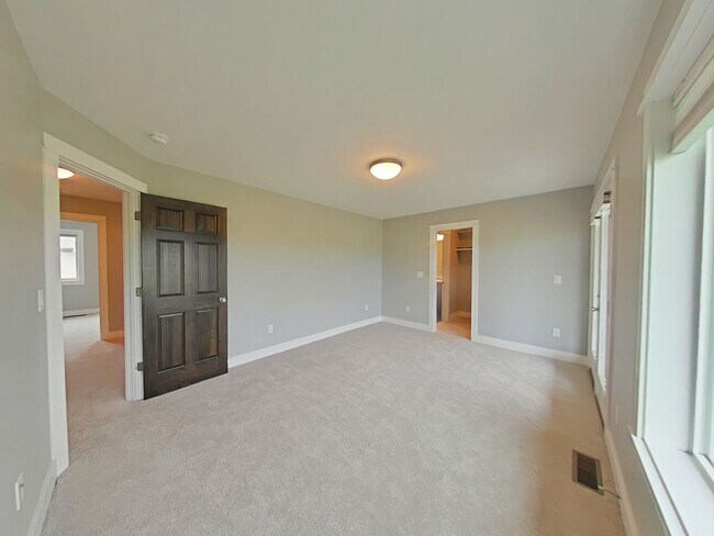 Building Photo - Stunning 3-bedroom, 2.5-bathroom condo with attached 2 stall garage!