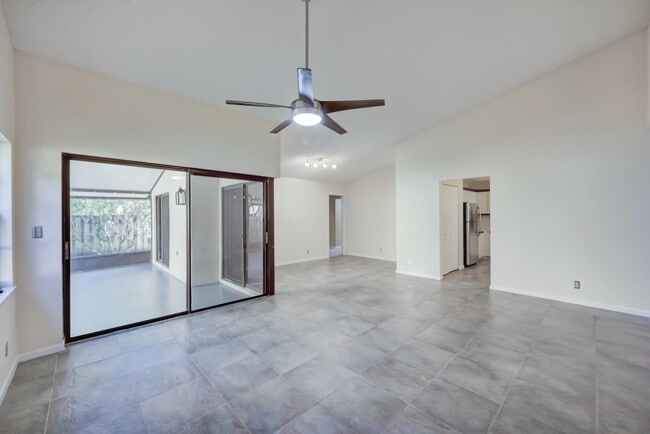 Building Photo - 1135 NW 22nd Ave