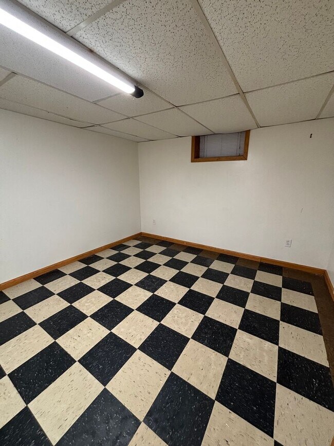 Building Photo - 4108 S Park Dr