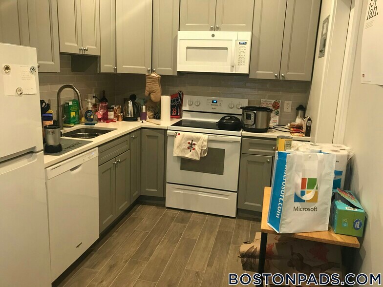 Building Photo - 370 Chestnut Hill Ave