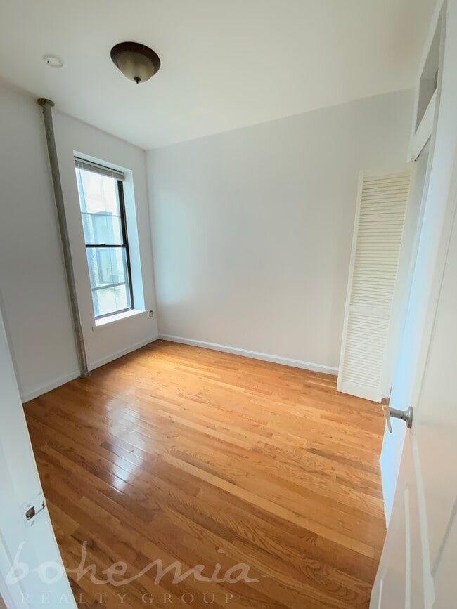 Building Photo - 277 W 150th St