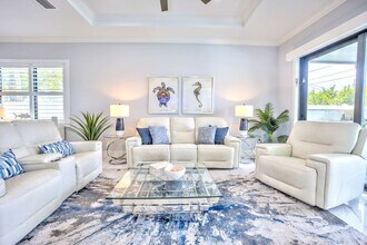 Building Photo - 656 108th Ave N