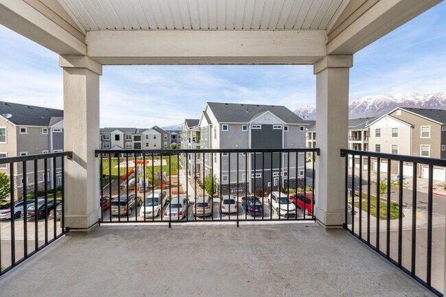 Building Photo - 619 N Emery Ln