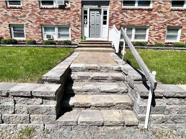 Building Photo - 291 Mulberry Ave