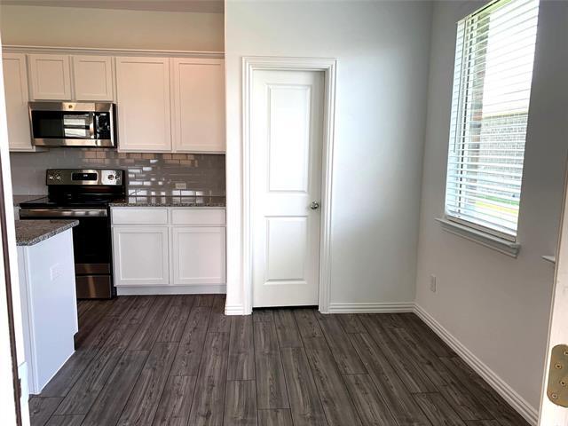 Building Photo - 513 Peel St