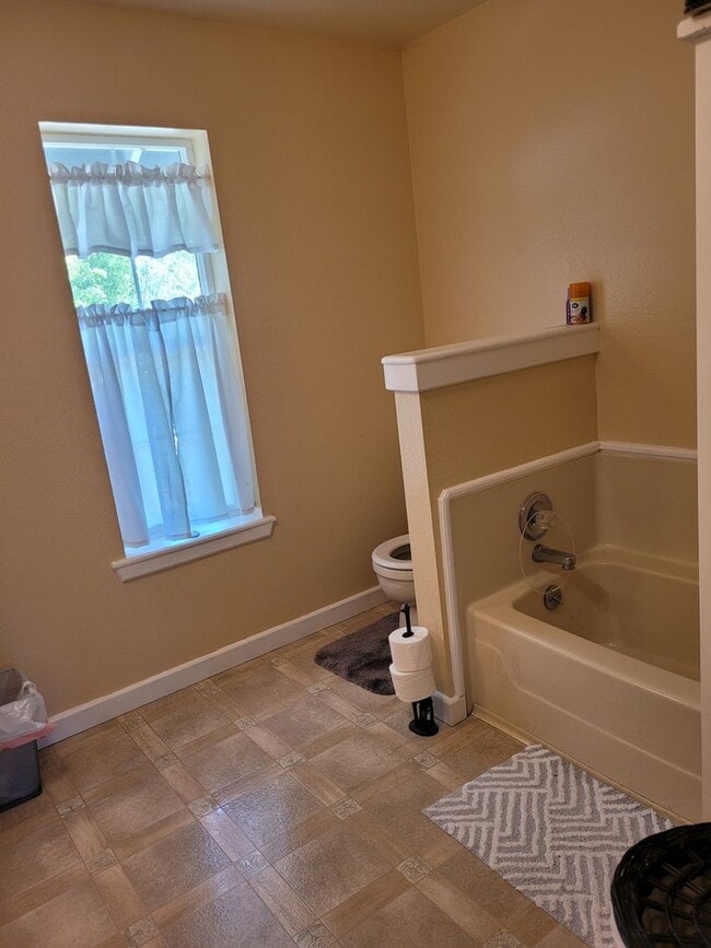 Building Photo - Beautiful 4BR/3Ba Home in Susanville CA  3420 Sq Feet