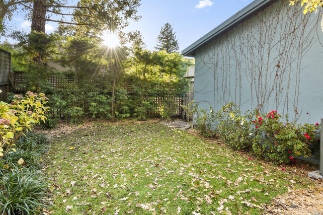 Building Photo - 22 Brennfleck Ave