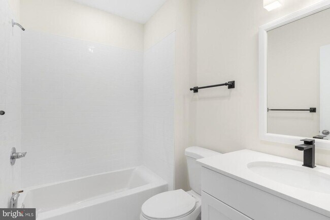 Building Photo - 223 S 45th St