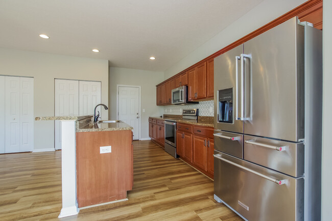Building Photo - 4933 Jessica Suzanne Dr