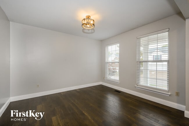 Building Photo - 1016 Scenic Oaks Ct