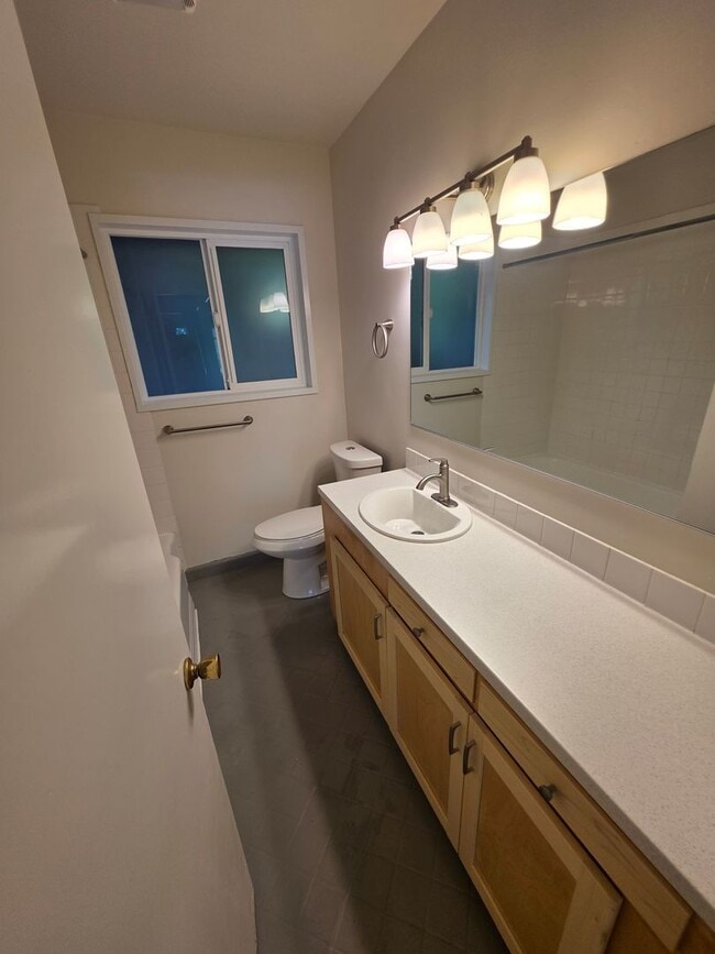 Building Photo - LOCATION! Immaculate 2 Bedroom Apartment S...