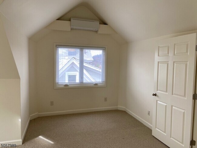 Building Photo - 384 Bloomfield Ave