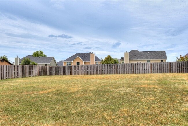 Building Photo - 2417 Sunflower Dr