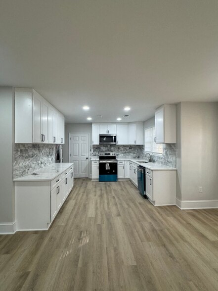 Building Photo - 209 Forest Ln