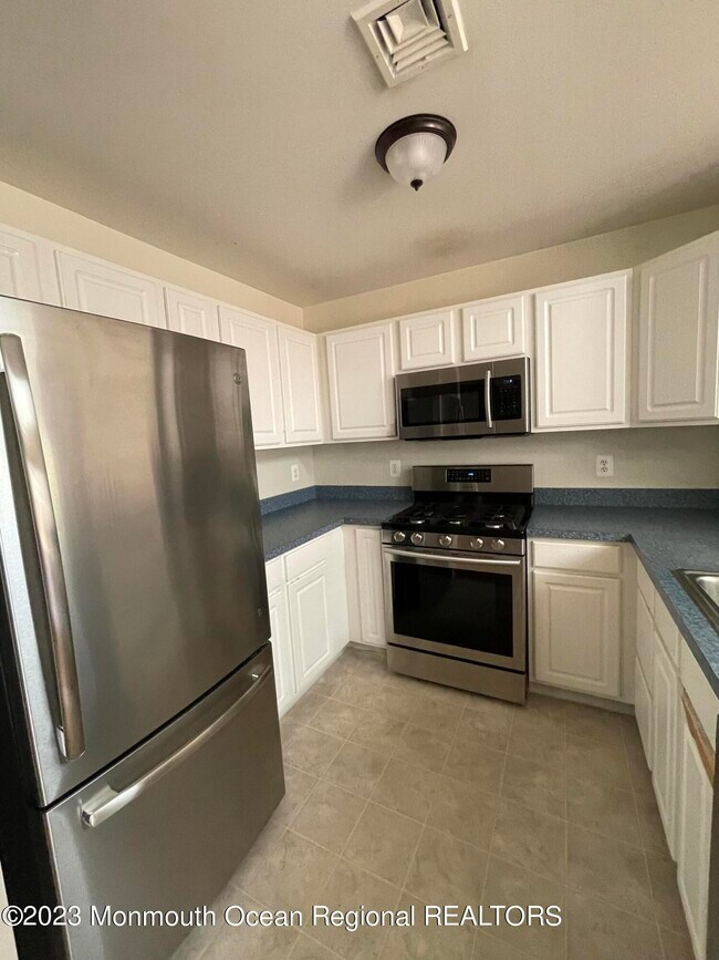 Building Photo - 48 Timberline Dr