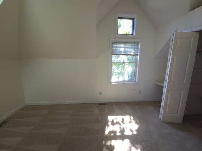 Building Photo - 2321 Grove St