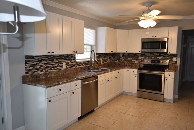 Building Photo - House for Rent