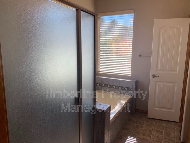 Building Photo - 15581 Lacuna Dr