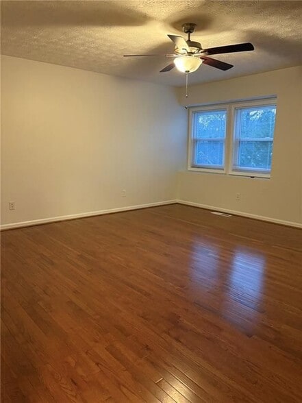 Building Photo - 1157 Mountain Springs Dr