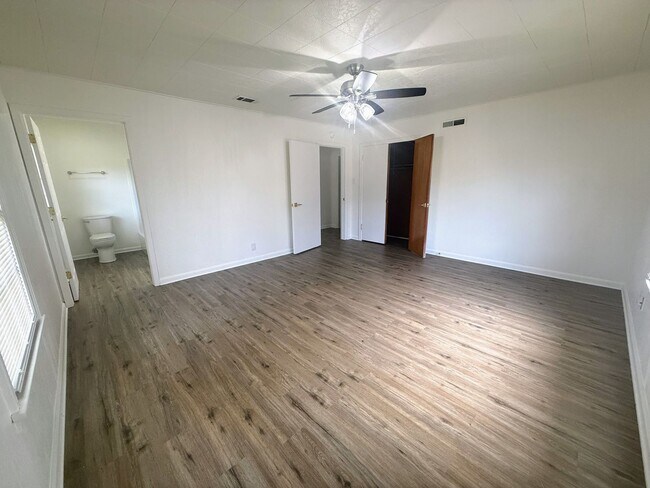 Building Photo - Cozy 3 bedroom, 2 bathroom home in Lake Charles