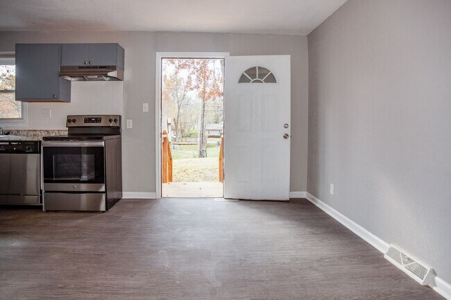 Building Photo - Beautiful Home in Kansas City!