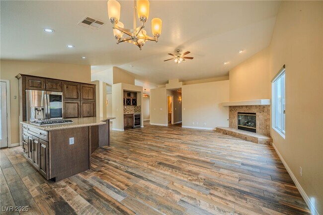 Building Photo - 921 San Bruno Ave