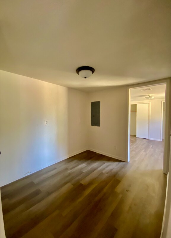 Building Photo - 415 Jasmine Ln