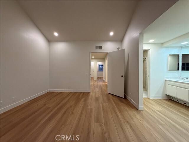 Building Photo - 16 Campanero E