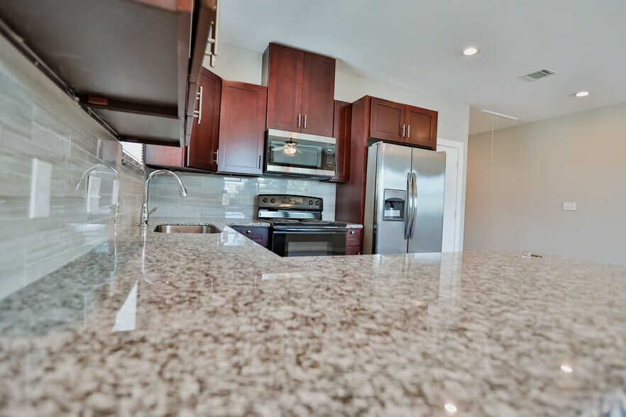 Building Photo - 3245 Dixie Dr