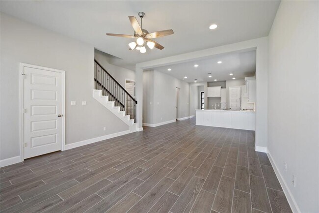 Building Photo - 104 Chinaberry Bnd