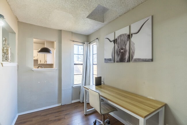 Building Photo - 5701 Quail Run St