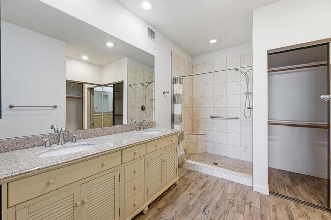 Building Photo - 11515 N 91st St