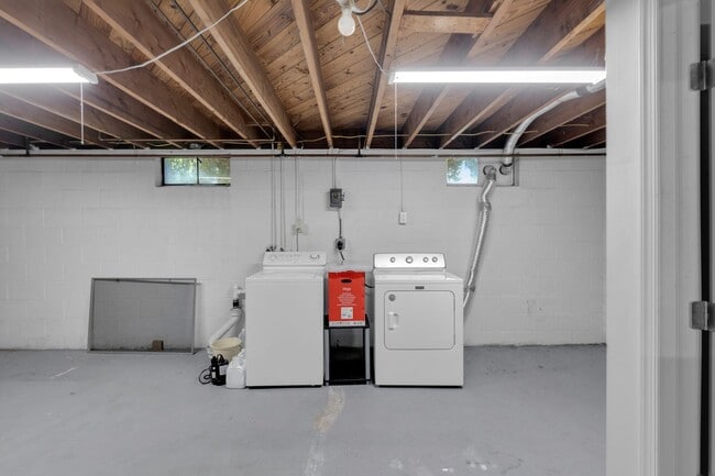 Building Photo - Charming 2-Bedroom Home in the Heart of Ca...
