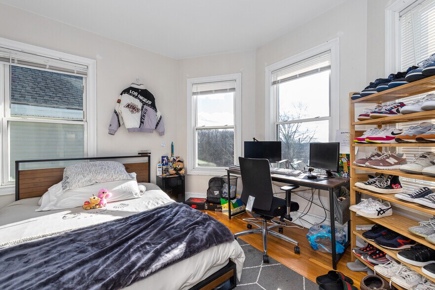 Building Photo - 226 Calumet St