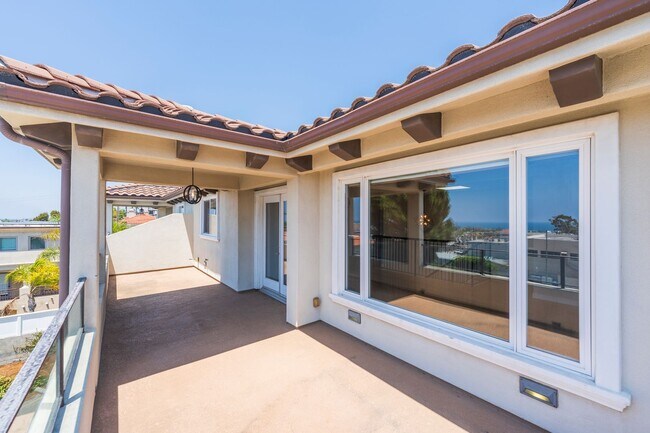 Building Photo - LUXURIOUS-CONTEMPORARY TOWNHOUSE W/ AMAZIN...