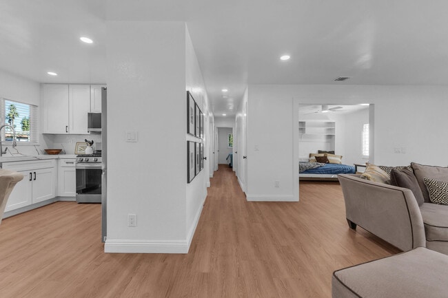 Building Photo - 75250 Vista Huerto