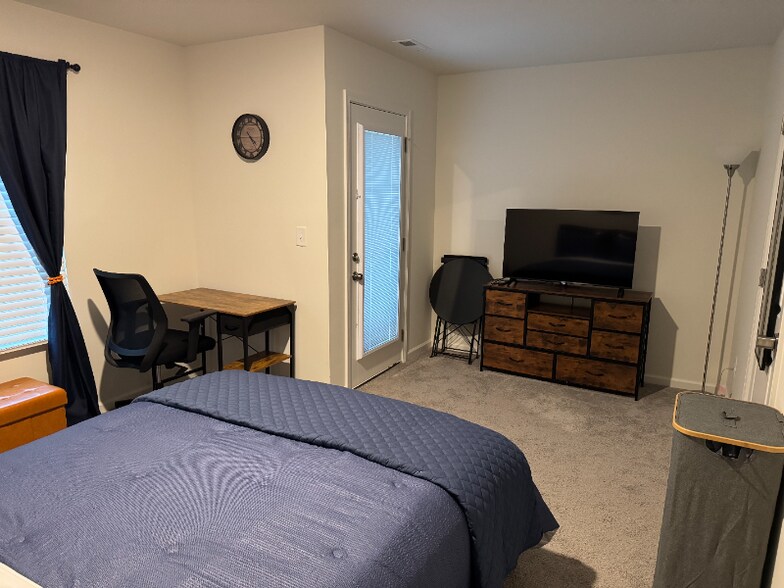 Building Photo - 533 Gantt St