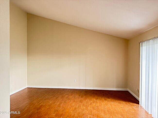 Building Photo - 7550 N 12th St