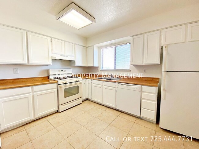 Building Photo - 3 BEDROOM 2 BATH UNIT NEAR NELLIS AFB