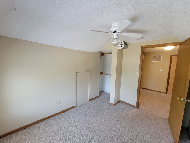 Building Photo - 604 W Seerley Blvd