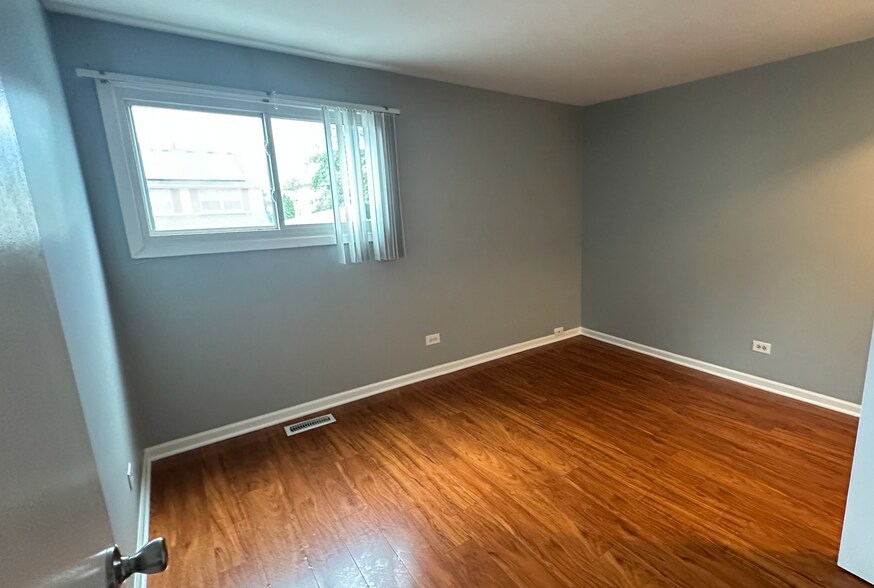 Building Photo - 1945 Hancock Dr